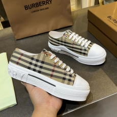 Burberry Low Shoes